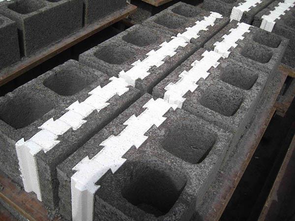自保温砌块构造柱留置方法
